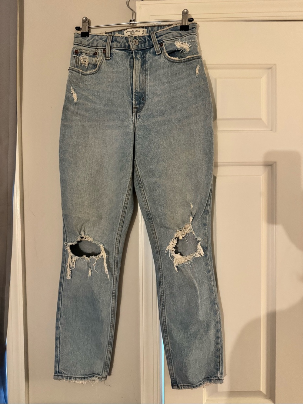 Abercrombie “The Mom” High Rise Distressed Jeans - size 25R/0R (curve love)